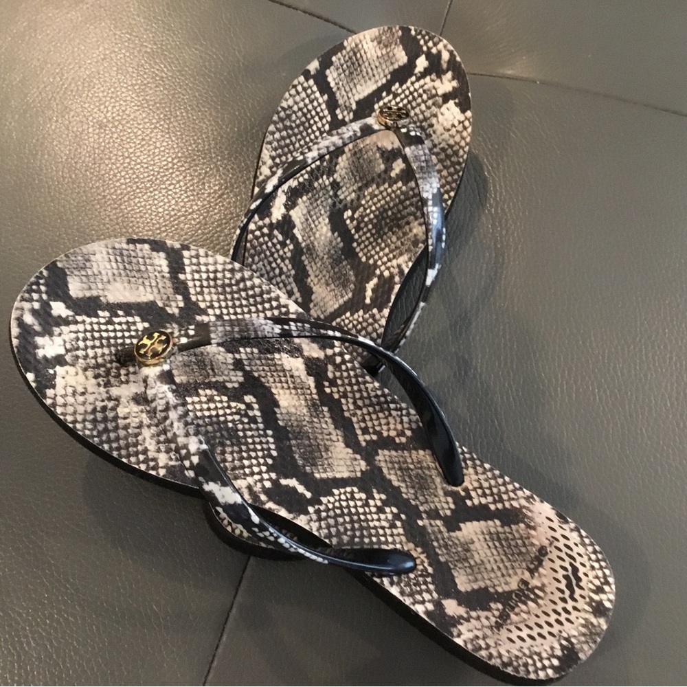 TORY Burch animal print. 7.5 Flip-flop